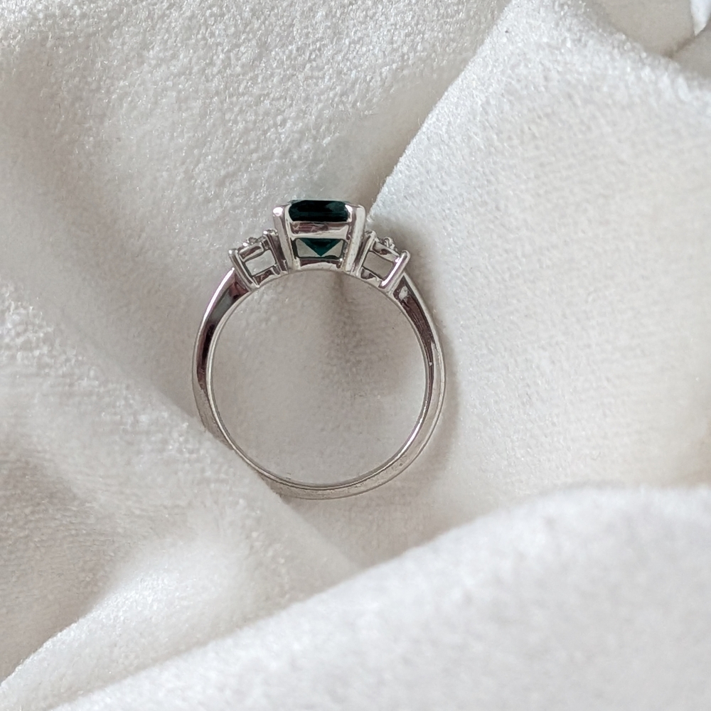 Emerald And Diamond White Gold Ring - Picture 4 of 13